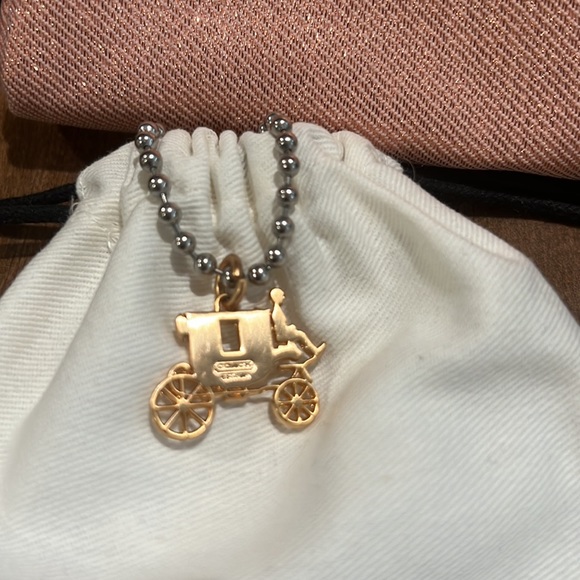 Coach coin purse with limited edition Coach Charm - Picture 3 of 6